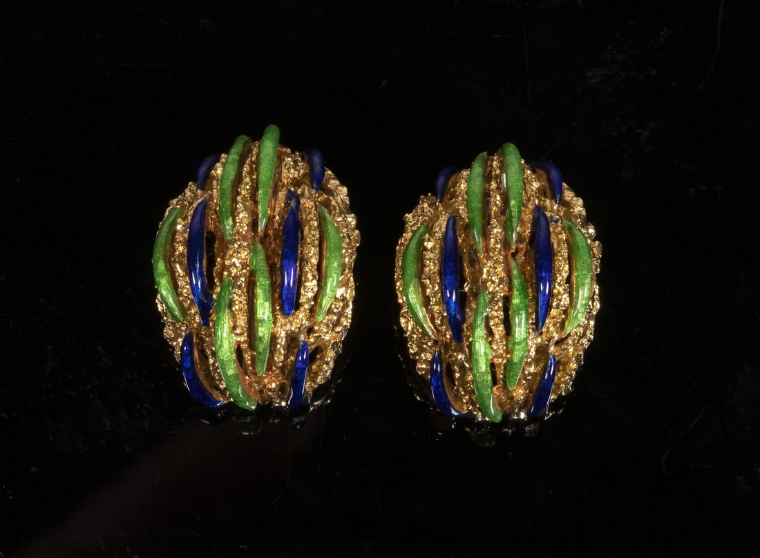 PAIR OF CUSTOM DESIGN ITALIAN 18K GOLD EARRINGS (1 of 3)