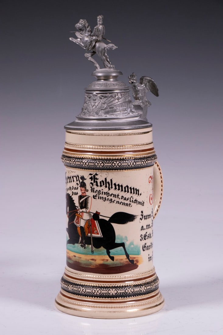 GERMAN PRUSSIAN GARDES DU CORPS REGIMENTAL STEIN: Stoneware 0.5L Stein, with figural pewter lid, honoring the Gardes du Corps regiment, the personal bodyguard of German Kaiser Wilhelm II, stationed at Potsdam, with presentation to Henry Kohlmann (who