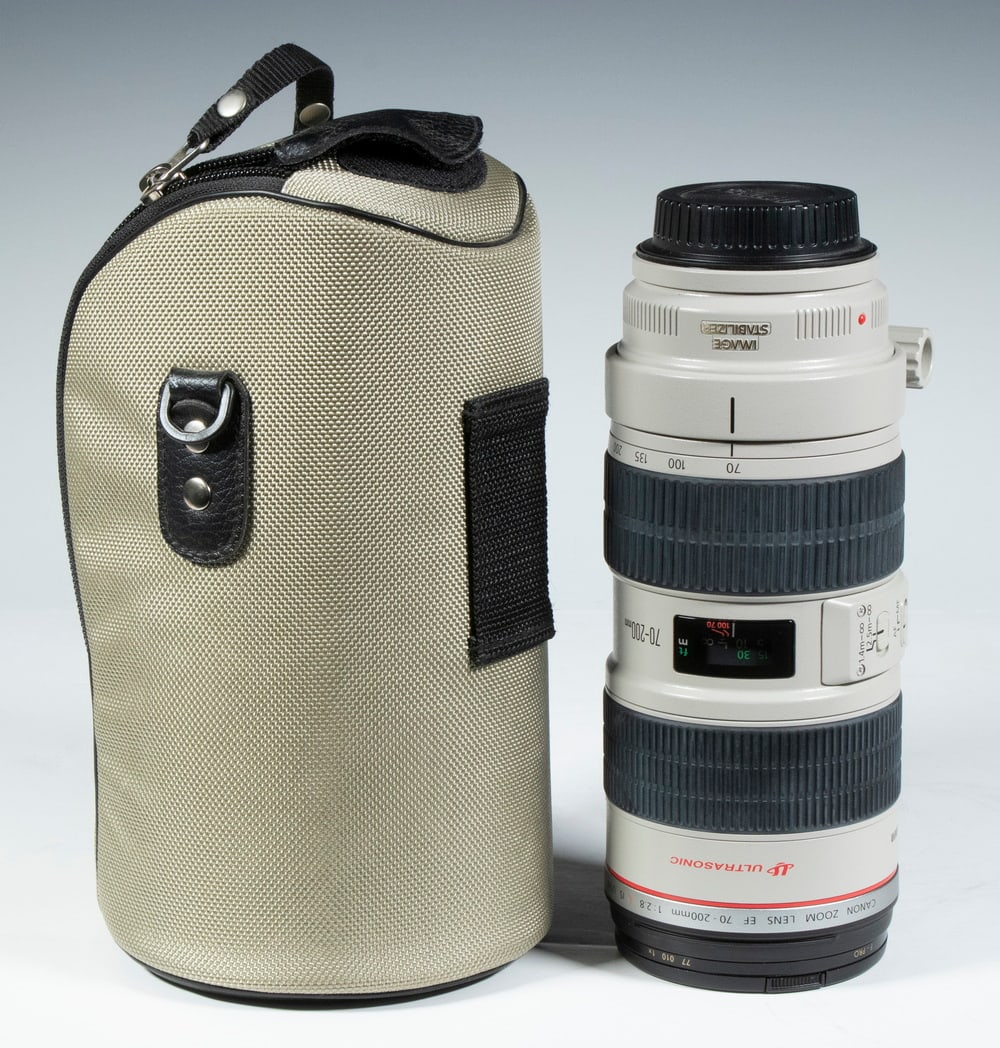 PROFESSIONAL QUALITY CANON ULTRASONIC ZOOM LENS: Canon Ultrasonic Lens Image Stabilizer EF 70-200mm 1:28 L IS Tripod Mount Ring B(W) , with case. Mint.
