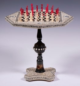 CASED ANGLO-INDIAN MINIATURE CHESS TABLE & GAME PIECES