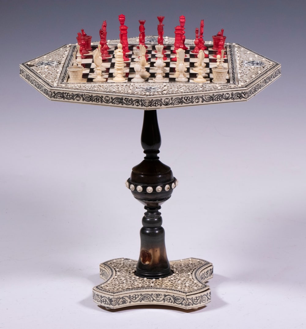 CASED ANGLO-INDIAN MINIATURE CHESS TABLE & GAME PIECES (1 of 3)