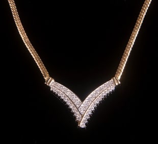 DIAMOND PENDANT ON CHAIN