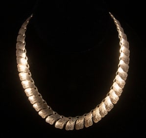GOLD LEAF FORM NECKLACE