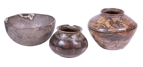 (3 PCS) EARLY NAVAJO POTTERY