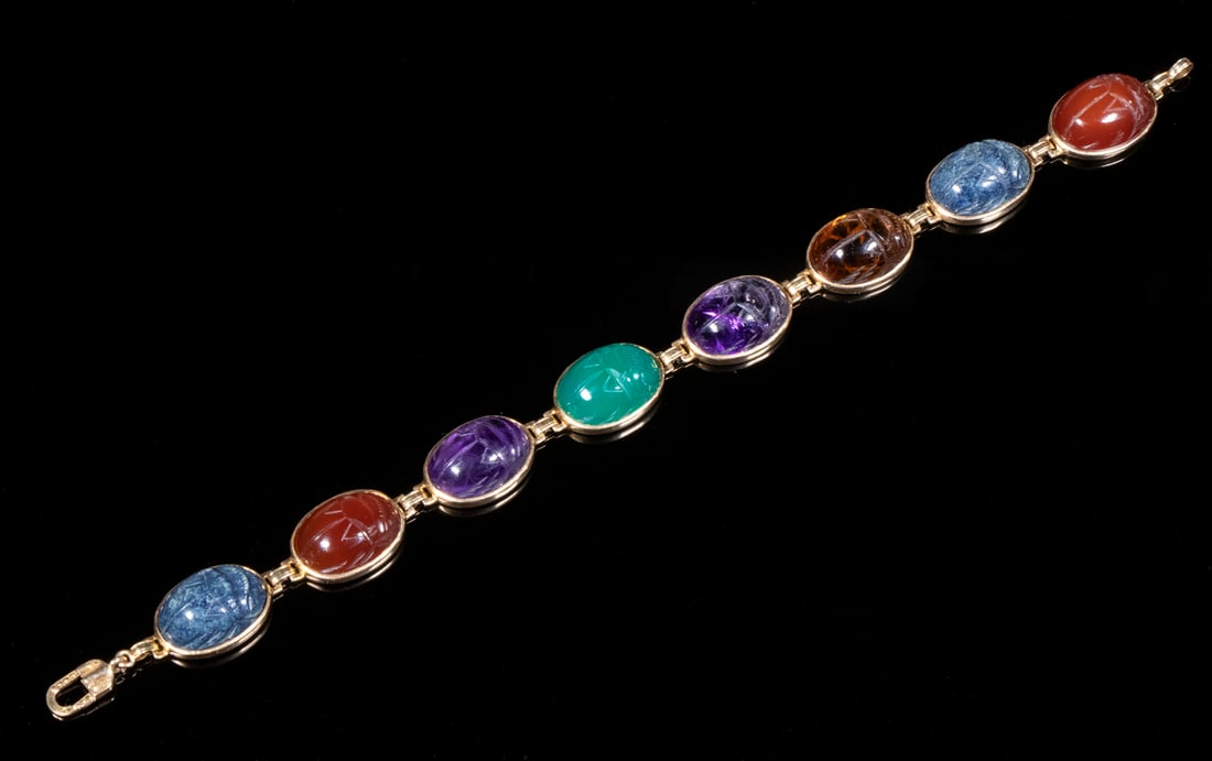 GOLD MOUNTED SCARAB BRACELET: 14K Yellow Gold Mounted Link Bracelet, having eight links set with carved and polished oval stones, 7 1/2" long.