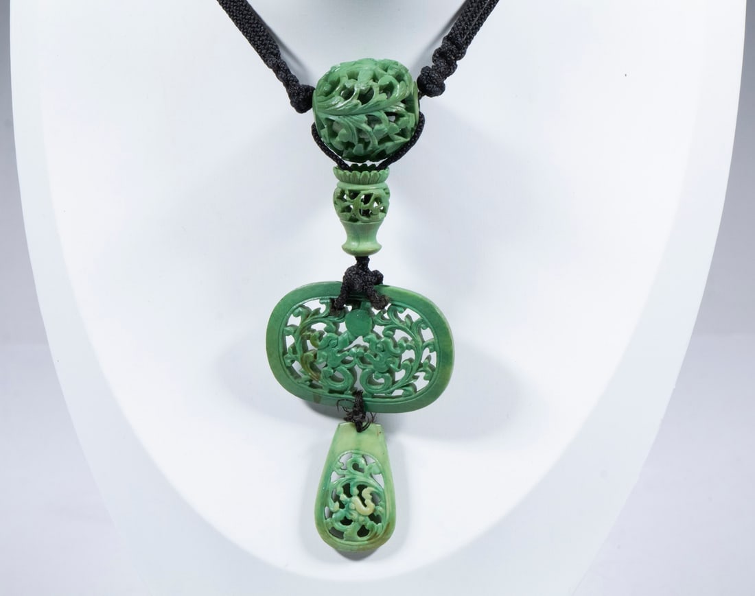 CHINESE GREEN STAINED CARVED PENDANT (1 of 3)