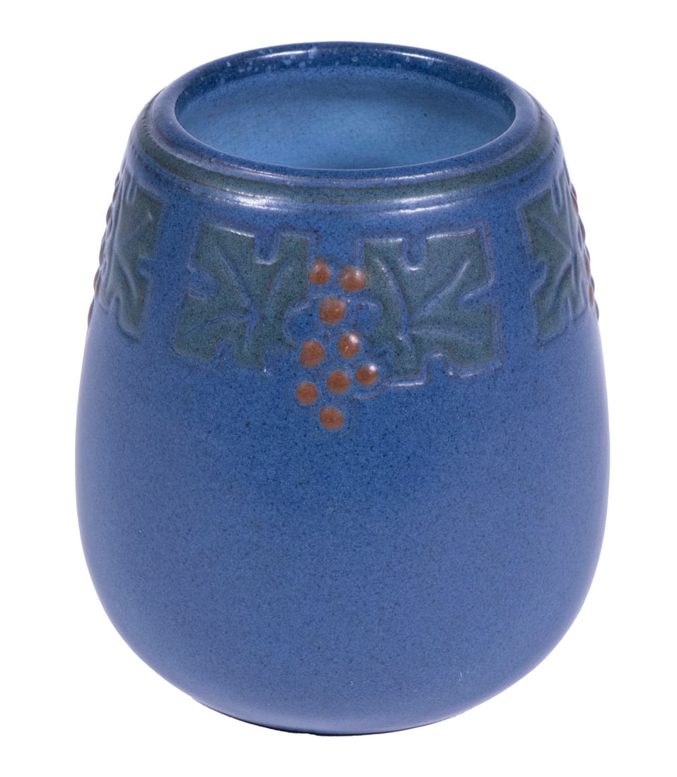 MARBLEHEAD POTTERY GRAPEVINE DECORATED VASE (1 of 3)