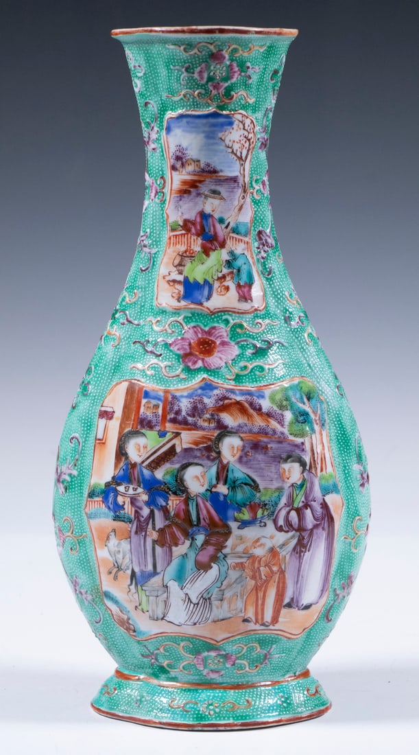 CHINESE EXPORT PORCELAIN MANDARIN VASE (1 of 4)