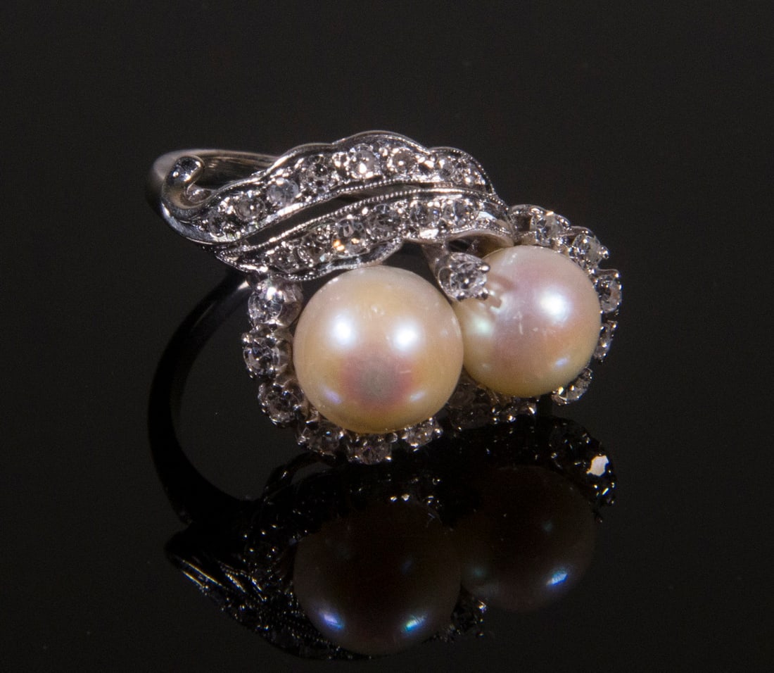 LADIES PEARL & DIAMOND RING (1 of 2)