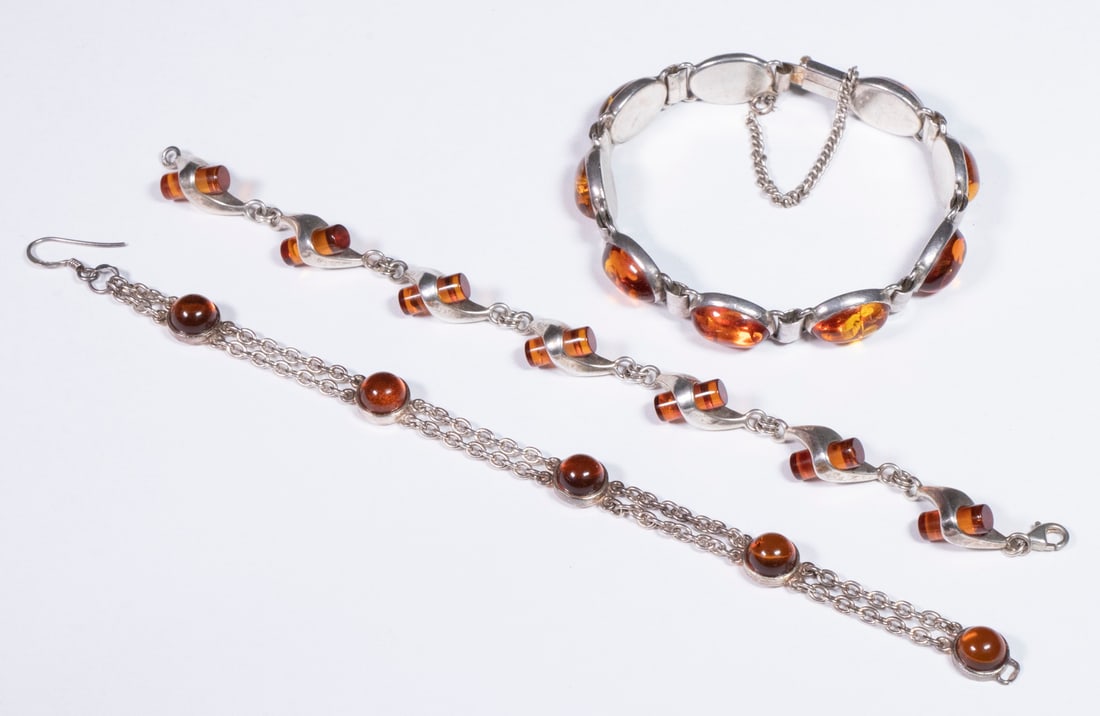 AMBER LINK BRACELETS: Lot of (3) Silver Mounted Link Bracelets, each set with polished amber, 6 1/2" to 7" long.