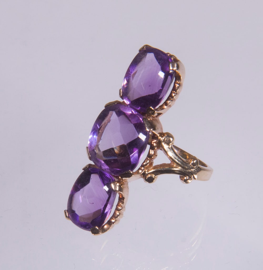 LADIES AMETHYST RING (1 of 2)
