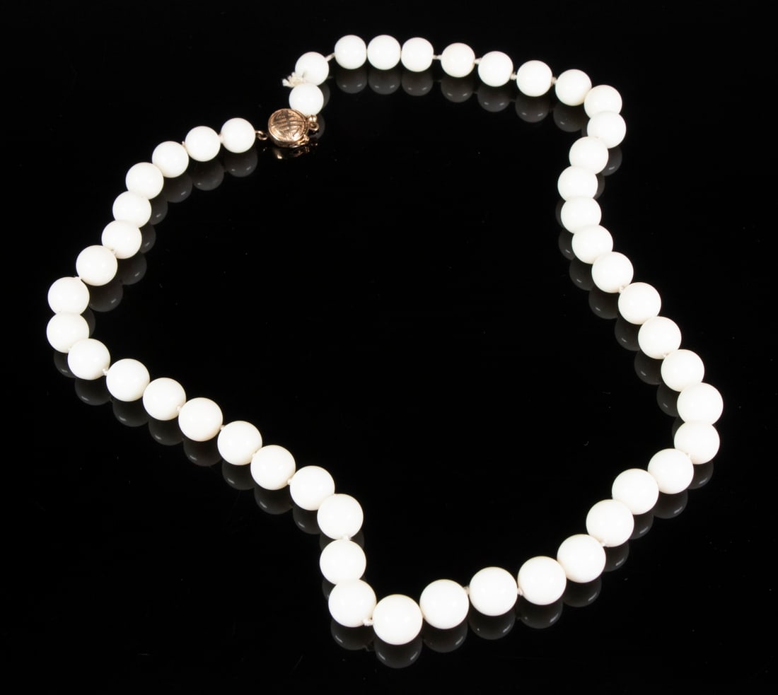 CHINESE WHITE BEAD NECKLACE WITH GOLD CLASP (1 of 2)