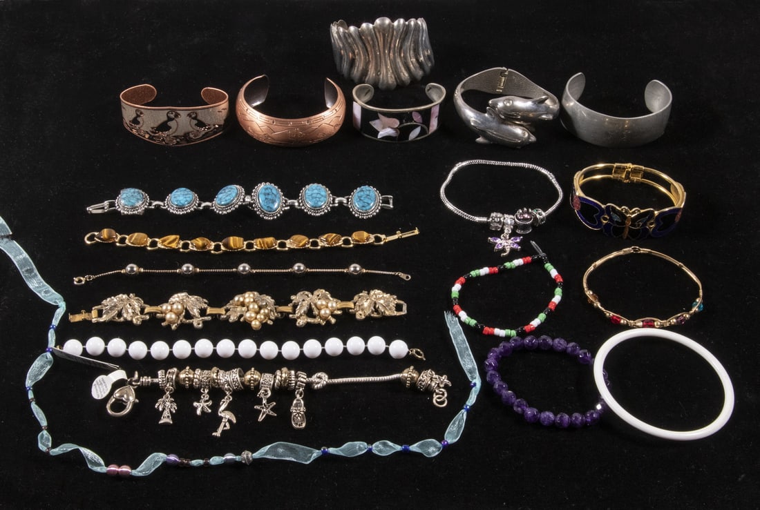 (27) ASSORTED COSTUME BRACELETS: Variety of styles and decoration, including: (5) Cuff bracelets; (3) Bangle bracelets; (6) Link bracelets with stones, pendants and/or faux pearls, one with detached stone; (3) Hinged cuff bracelets;