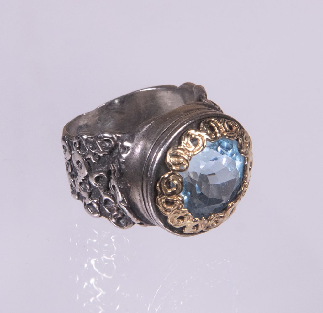 LADIES TOPAZ RING (1 of 2)