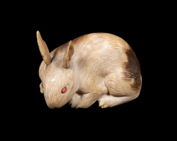 19TH C. JAPANESE ANTLER NETSUKE OF RABBIT, 1 1/2" LONG