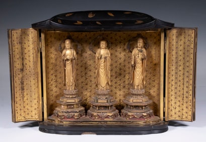 19TH C. JAPANESE THREE FIGURE LACQUERED TRAVELER'S SHRINE