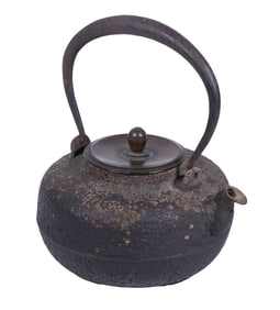 19TH C. JAPANESE TETSUBIN CAST IRON KETTLE
