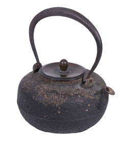 19TH C. JAPANESE TETSUBIN CAST IRON KETTLE (1 of 3)