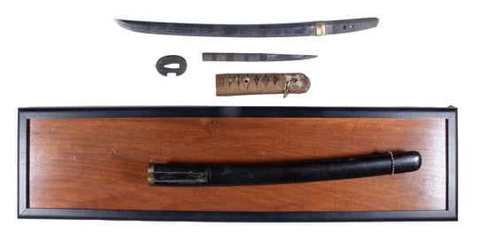 JAPANESE EDO WAKIZASHI SWORD, SIGNED, IN DISPLAY CASE