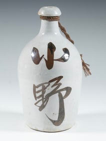 JAPANESE STONEWARE SAKE BOTTLE, EARLY 20TH CENTURY