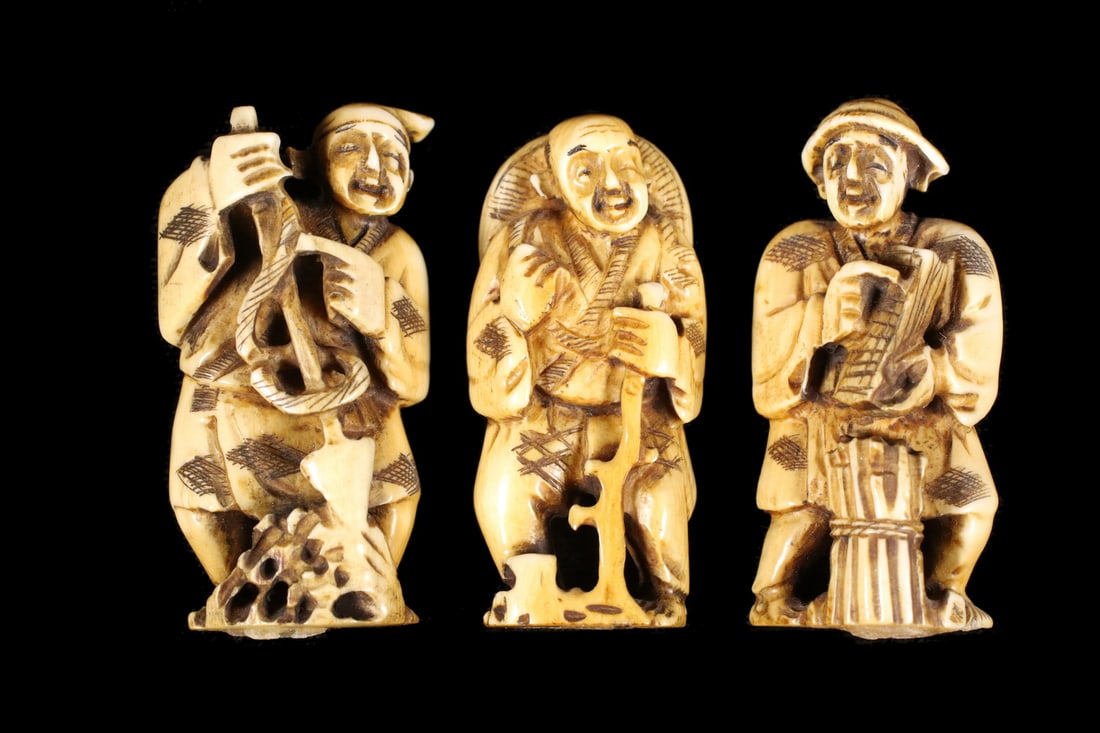 19TH C. SIGNED JAPANESE NETSUKE (1 of 3)