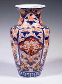 JAPANESE IMARI VASE