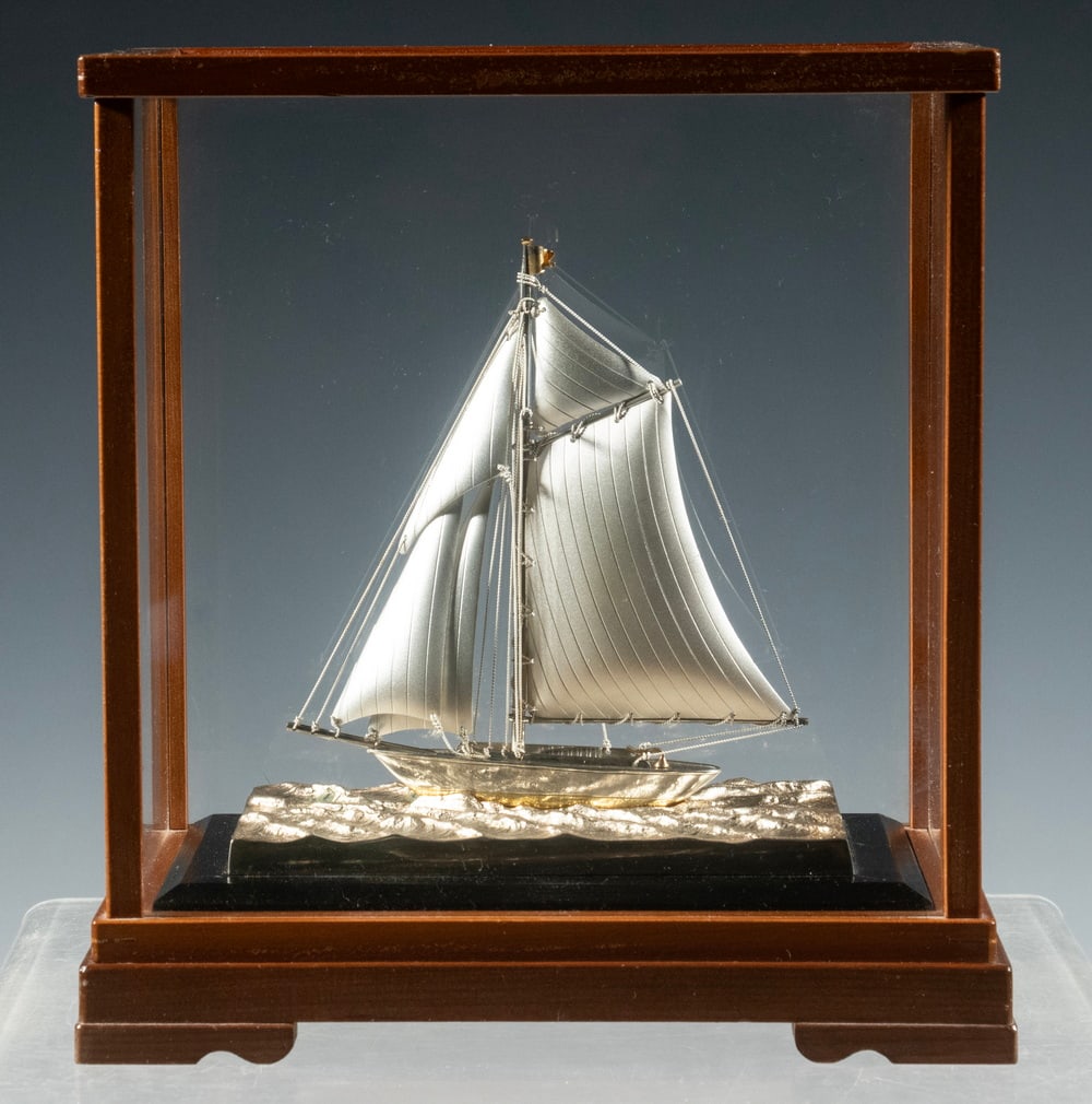 Large H.m.s. Victory Model Ship In Glass Case
