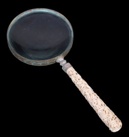 MAGNIFYING GLASS WITH CARVED IVORY HANDLE, 19TH CENTURY