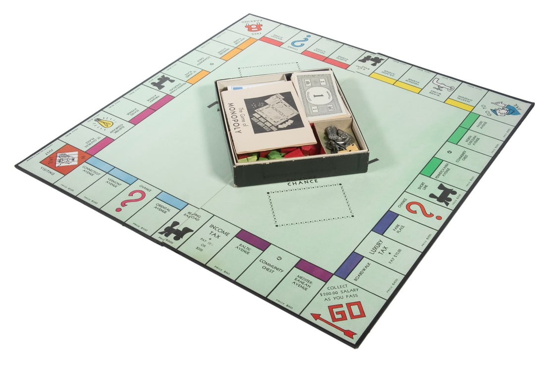 1935 MONOPOLY GAME SET (1 of 2)