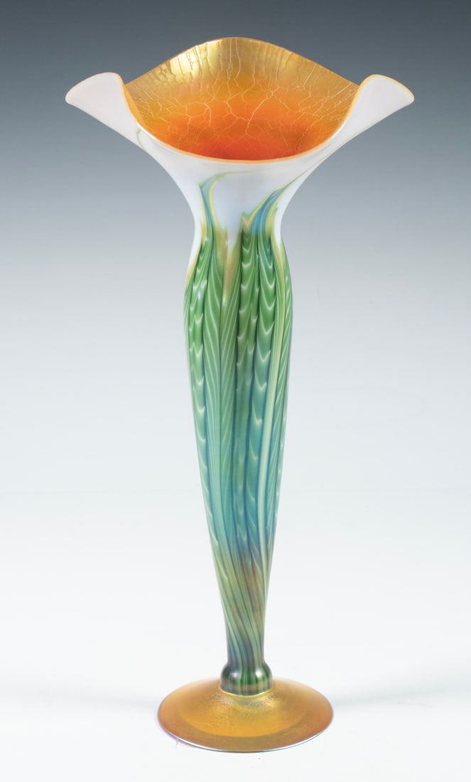 LUNDBERG STUDIOS ART GLASS VASE (1 of 2)