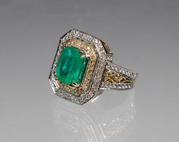 EMERALD, DIAMOND AND 14K WHITE GOLD LADIES RING