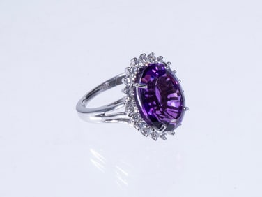 18K WHITE GOLD AMETHYST RING