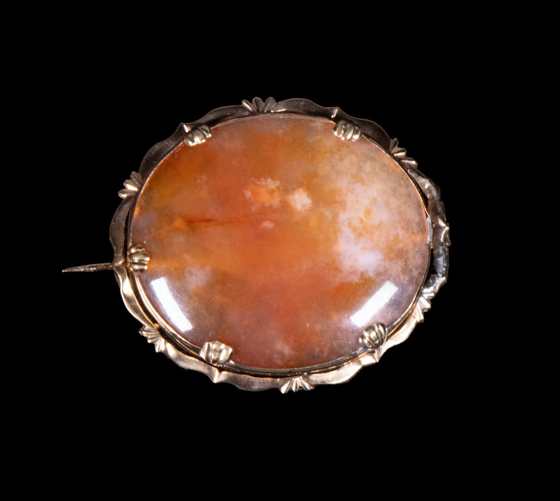 ANTIQUE 14K GOLD AND ORANGE AGATE BROOCH (1 of 2)