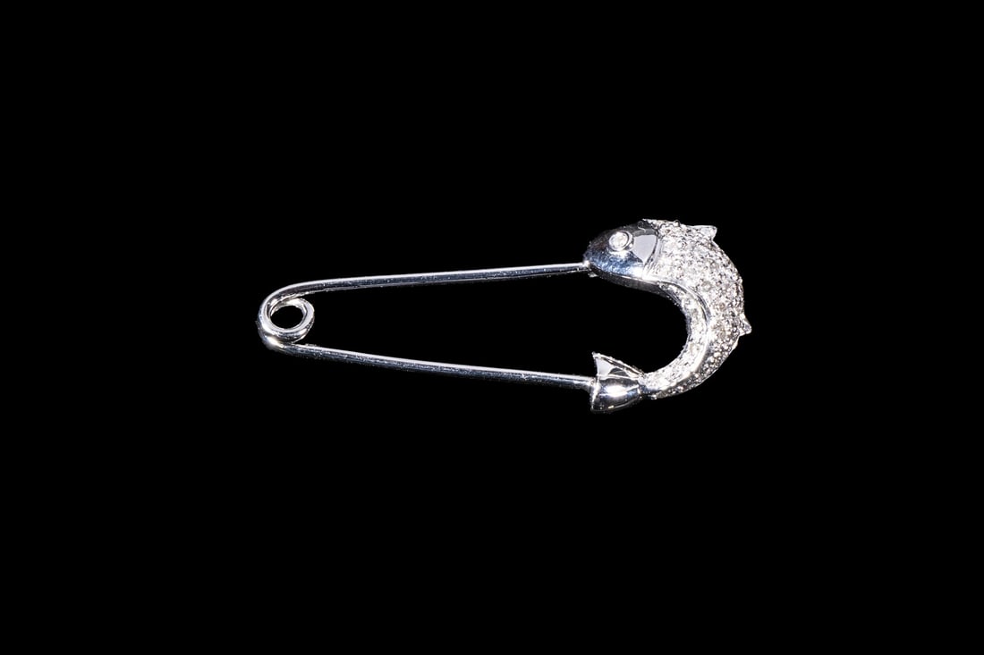 18K WHITE GOLD AND DIAMOND FISH BROOCH (1 of 1)