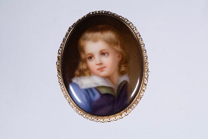 VINTAGE 14K GOLD HAND- PAINTED POCELAIN PORTRAIT BROOCH