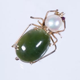 14K GOLD AND GREEN JADE SPIDER BROOCH