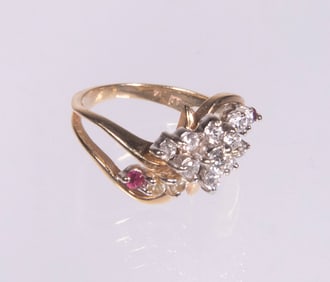 14K GOLD, DIAMOND AND RUBY LADYS RING