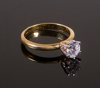 YELLOW GOLD AND CUBIC ZIRCONIA LADIES RING