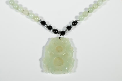 CHINESE NECKLACE WITH PENDANT