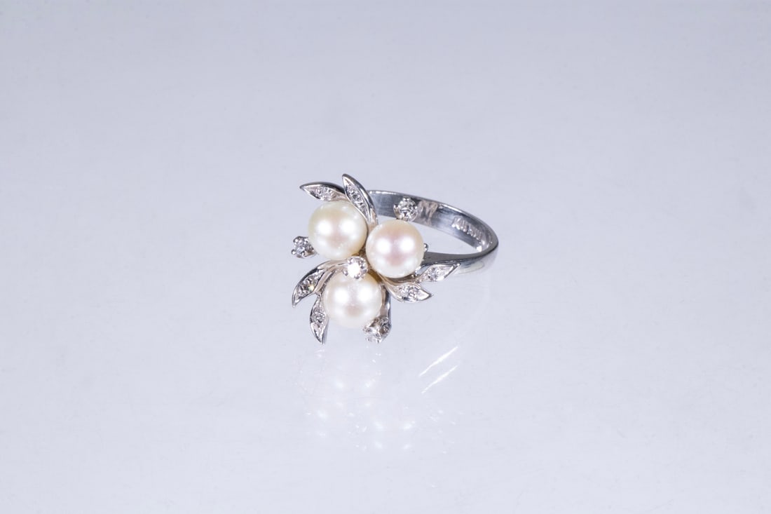 VINTAGE 14K WHITE GOLD, PEARL AND DIAMOND LADY'S RING (1 of 1)