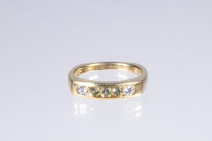 18K GOLD AND DIAMOND CONTEMPORARY DESIGN RING