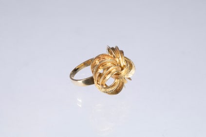 VINTAGE 18K GOLD RIBBON MOTIF DESIGNER RING
