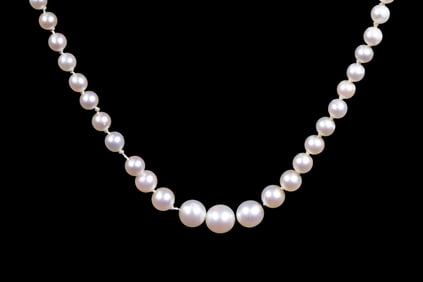 VINTAGE 14K GOLD CLASPED PEARL NECKLACE
