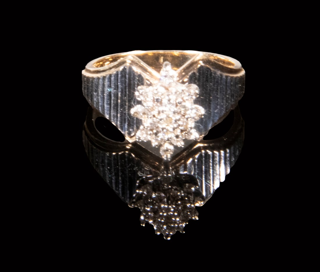 10K GOLD AND DIAMOND LADIES RING (1 of 3)