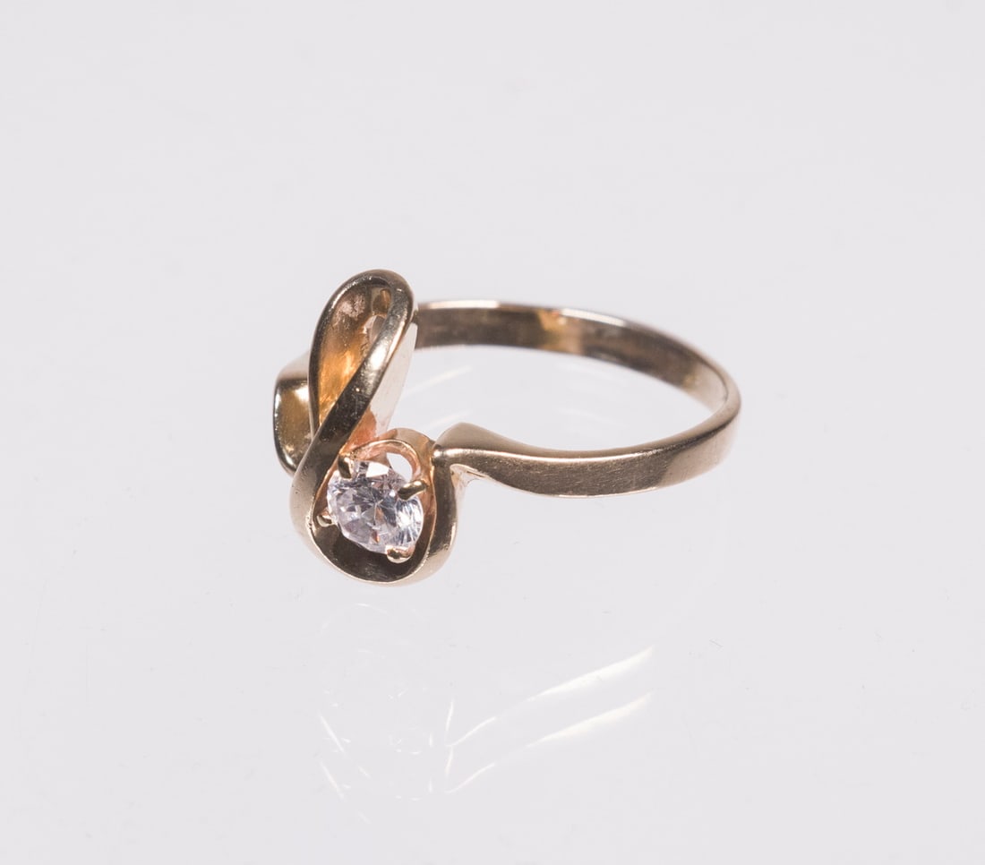 14K YELLOW GOLD AND DIAMOND LADIES RING: 14K Yellow Gold Mounted Ring, set with a 0.5-ct diamond, size 8 1/2, 3.0 dwt tw. Dimensions