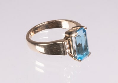 14K GOLD, TOPAZ AND DIAMOND LADIES RING