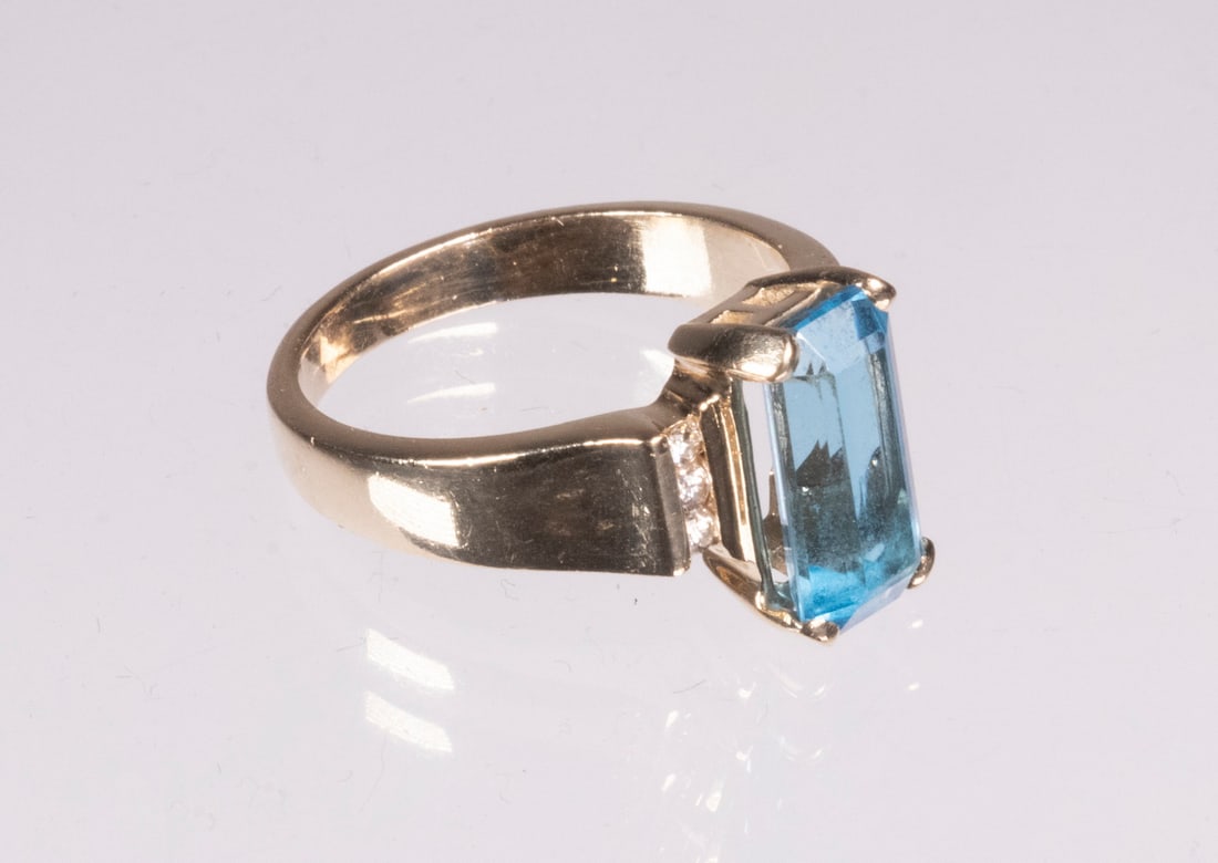 14K GOLD, TOPAZ AND DIAMOND LADIES RING (1 of 2)