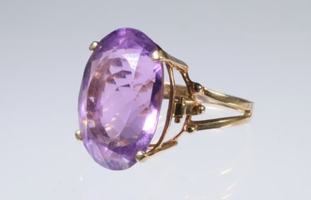 14K GOLD AND AMETHYST LADIES RING