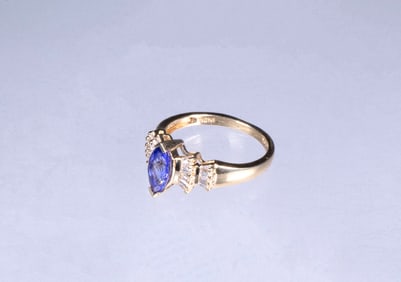 14K YELLOW GOLD BULE IOLITE AND DIAMOND RING