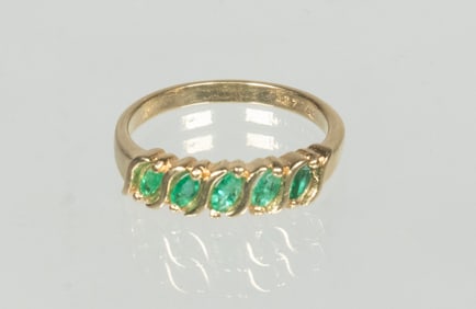 14K YELLOW GOLD AND EMERALD LADY'S RING